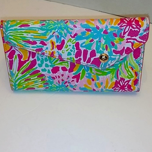 Lilly Pulitzer Accessories - Lilly Pulitzer sunglasses case.